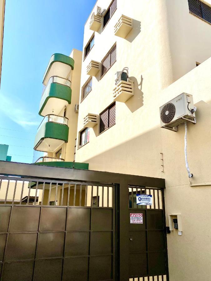 Apto No Centro Perto Do Shopping Com 2 Quartos De Casal Arcond Wifi Fibra Homeoffice E Garagem Em Dourados Zewnętrze zdjęcie